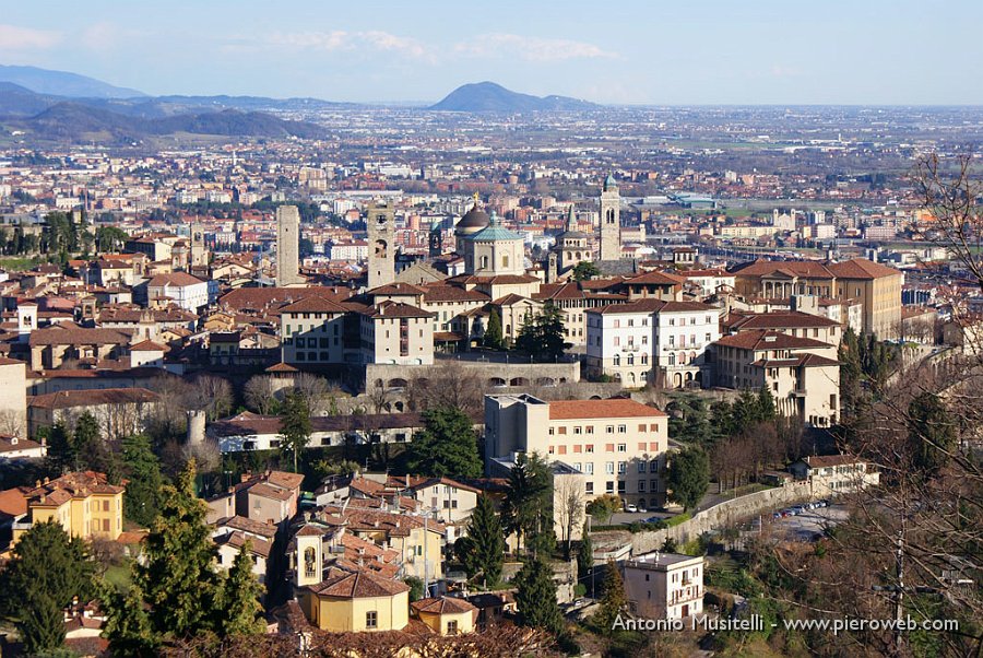 01 Panoramica da San Vigilio.jpg - 01 Panoramica da San Vigilio